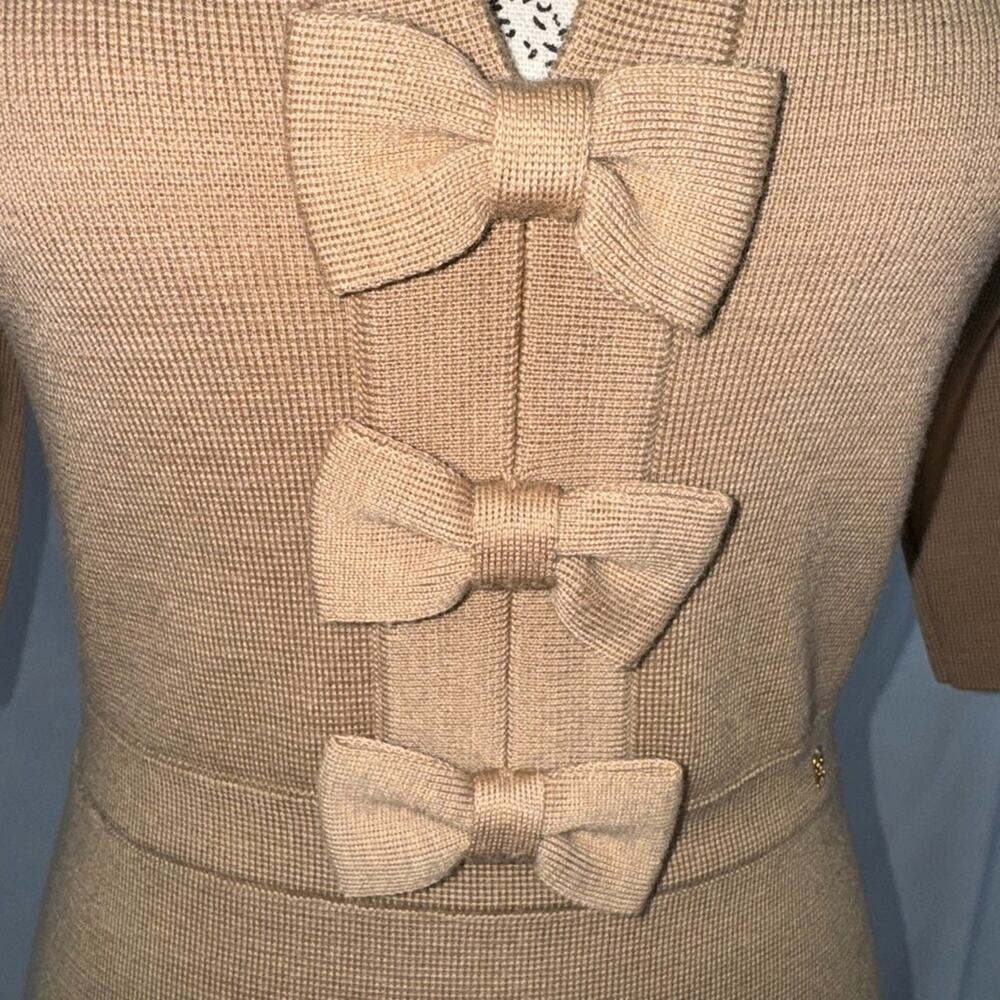 EUC: CAROLINA HERRERA Elegant Tan Knit Dress with Bow Accents - Picture 4 of 12